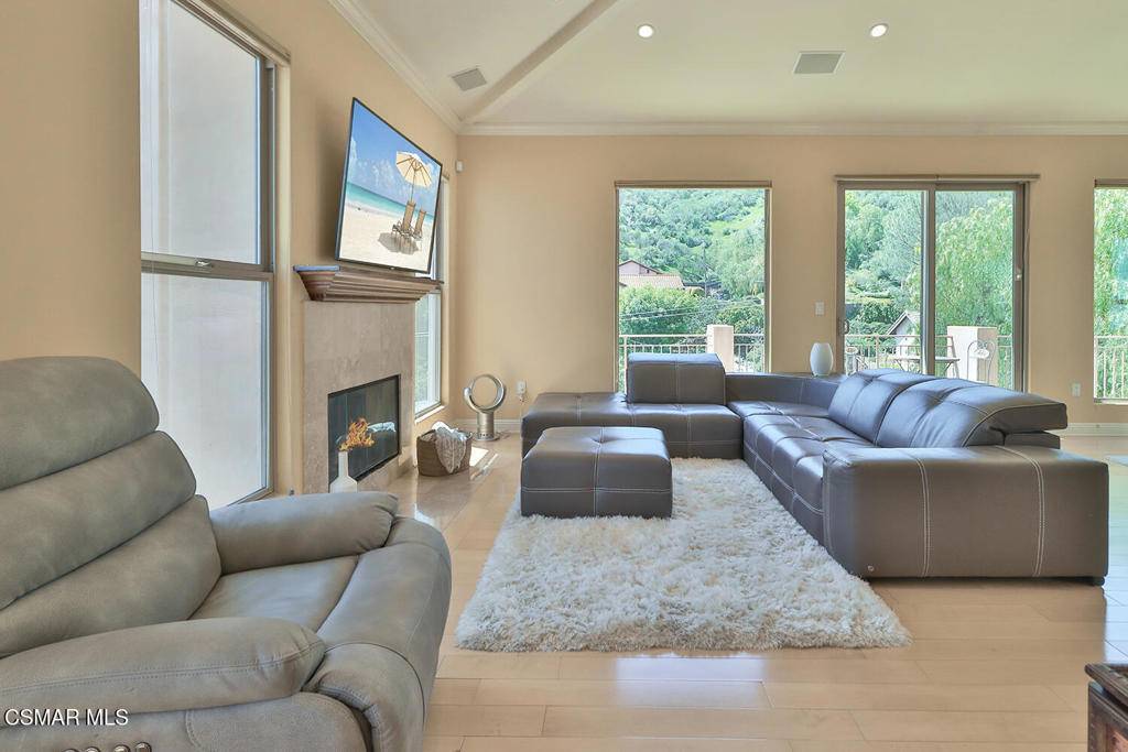 Agoura Hills, CA 91301,28406 Lewis PL