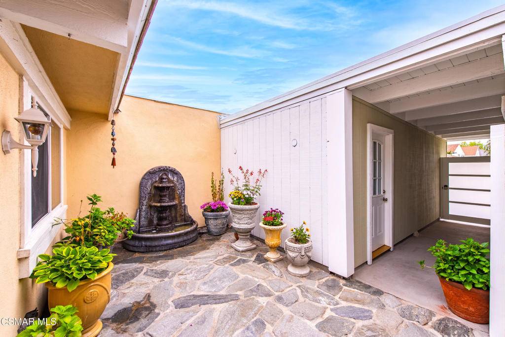 Westlake Village, CA 91361,32040 Waterside LN