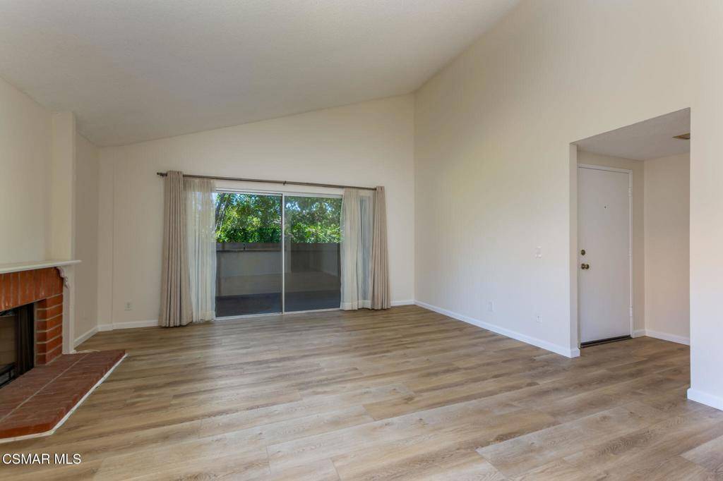 Thousand Oaks, CA 91360,200 Oakleaf DR #207