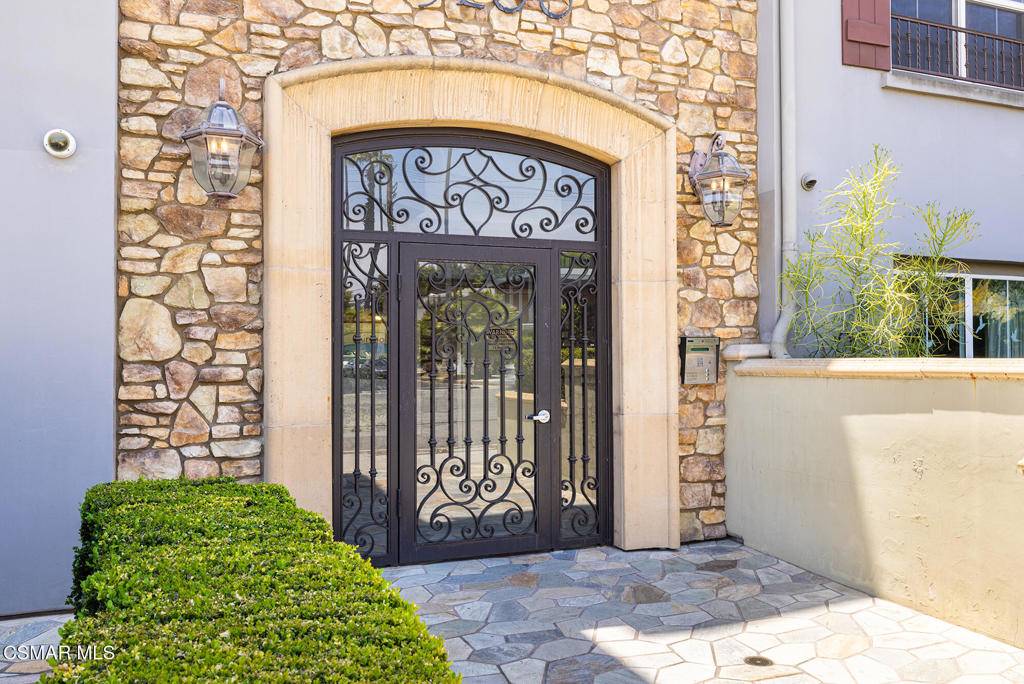 Sherman Oaks, CA 91423,13200 Moorpark ST #206