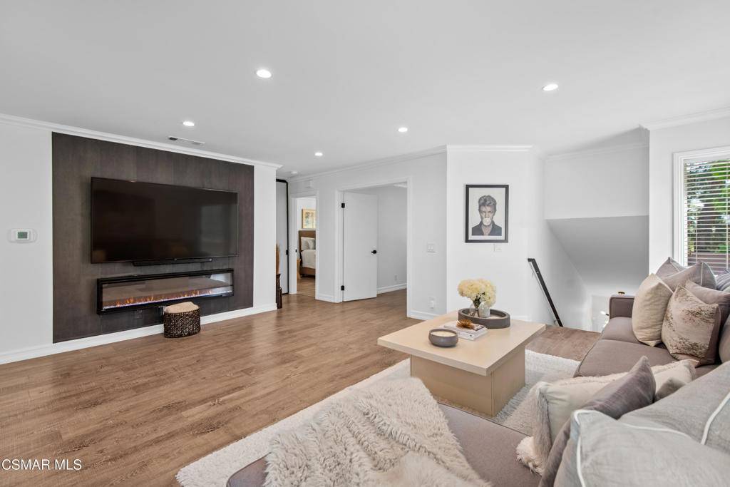 Thousand Oaks, CA 91362,65 Via Colinas