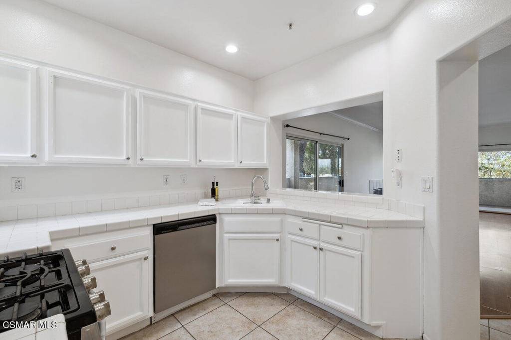 Newbury Park, CA 91320,2732 Borchard RD