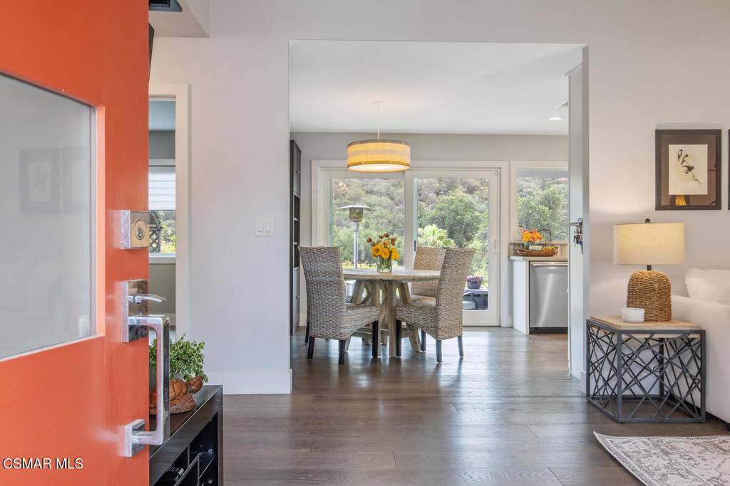 Thousand Oaks, CA 91360,464 W Avenida De Las Flores