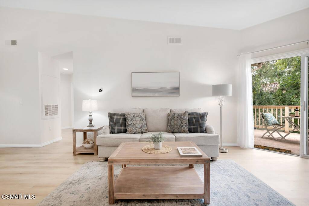 Oak Park, CA 91377,5744 Oak Bend LN #312