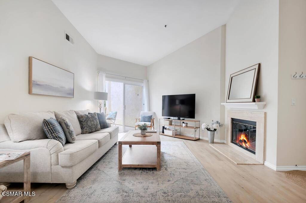 Oak Park, CA 91377,5744 Oak Bend LN #312