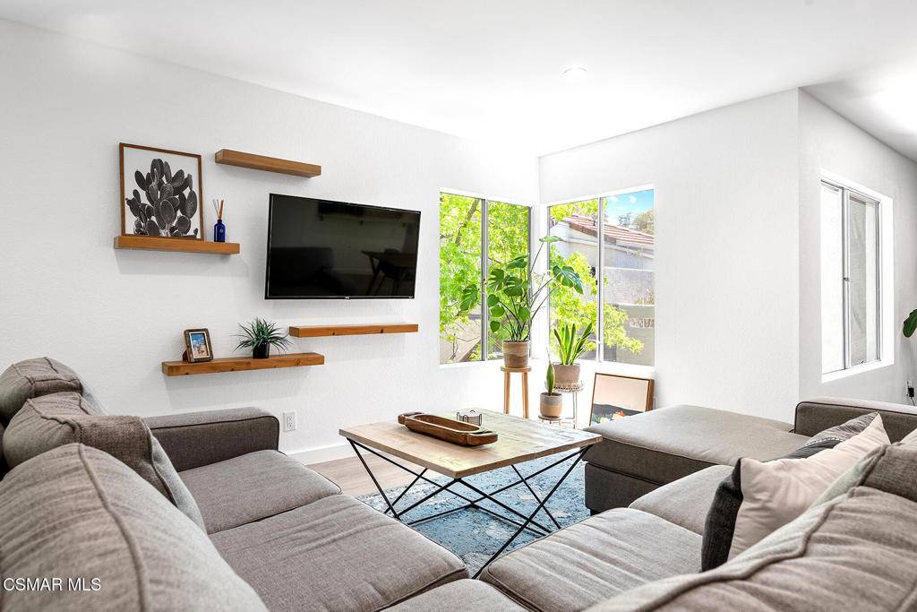 Thousand Oaks, CA 91362,647 Via Colinas