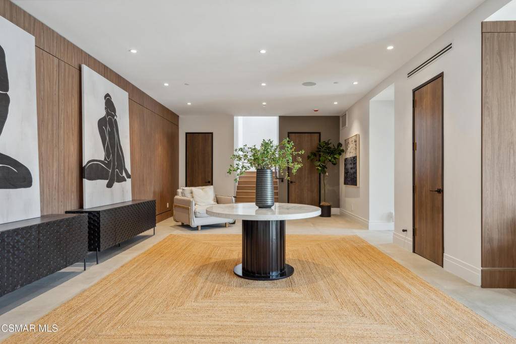 Westlake Village, CA 91361,461 Lake Sherwood DR