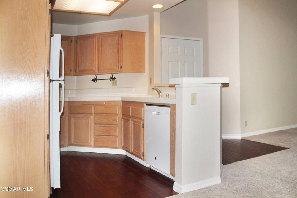 Oak Park, CA 91377,697 Sutton Crest TRL #Tl309