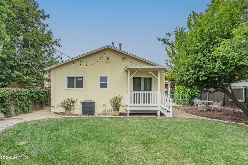Woodland Hills, CA 91367,22637 Mariano ST
