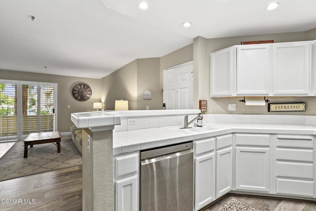 Oak Park, CA 91377,631 Oak Run TRL #202