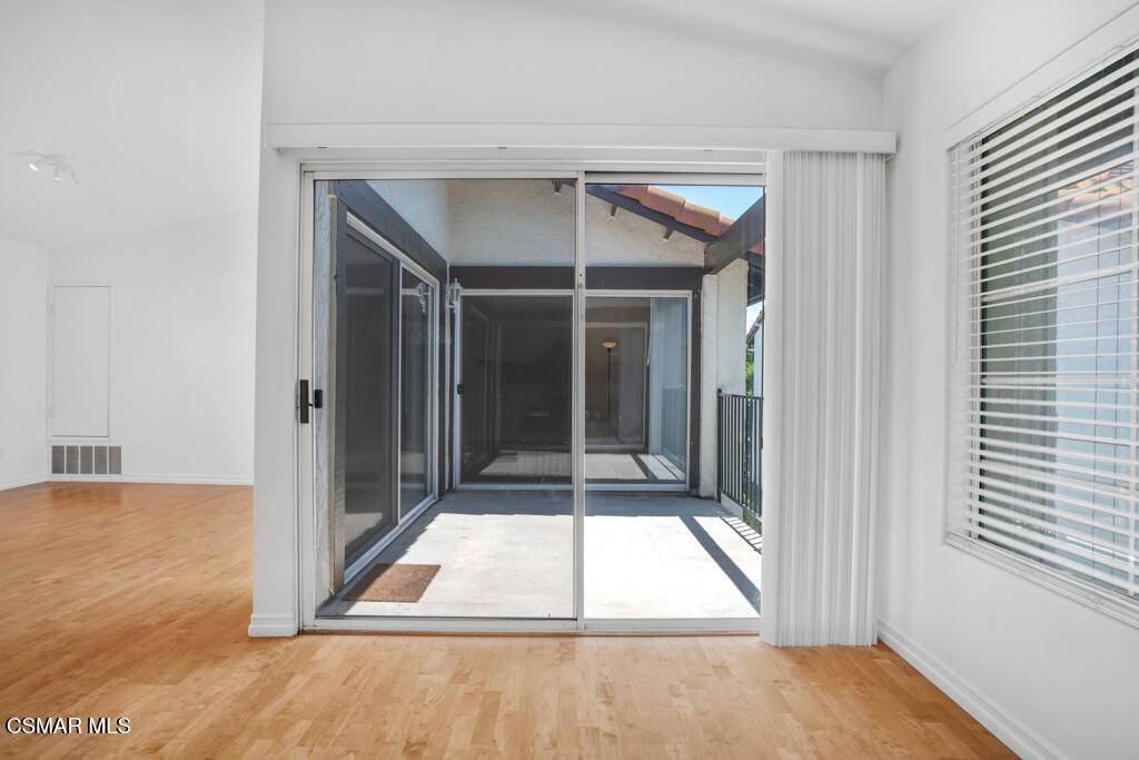Calabasas, CA 91302,5532 Las Virgenes RD #111