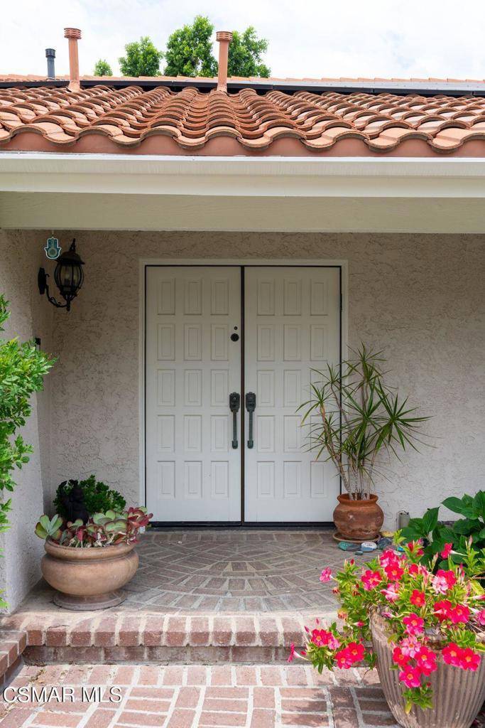 Agoura Hills, CA 91301,29003 Hollow Oak CT