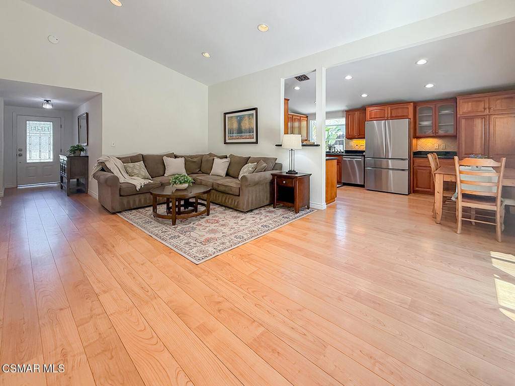 Thousand Oaks, CA 91360,557 Gainsborough RD