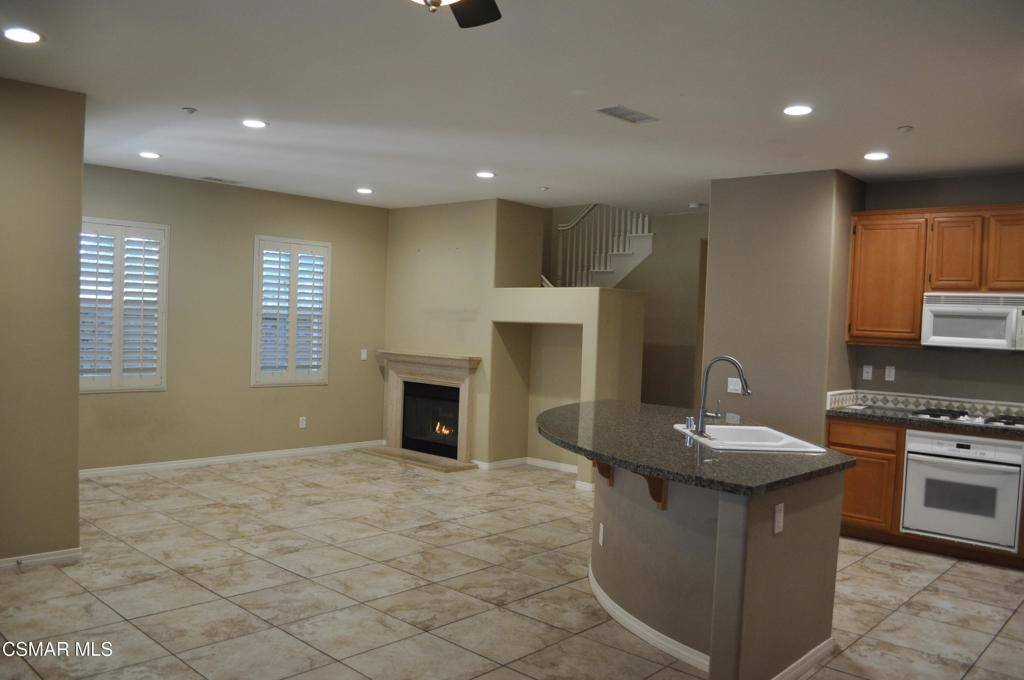 Camarillo, CA 93012,3327 Shadetree WAY