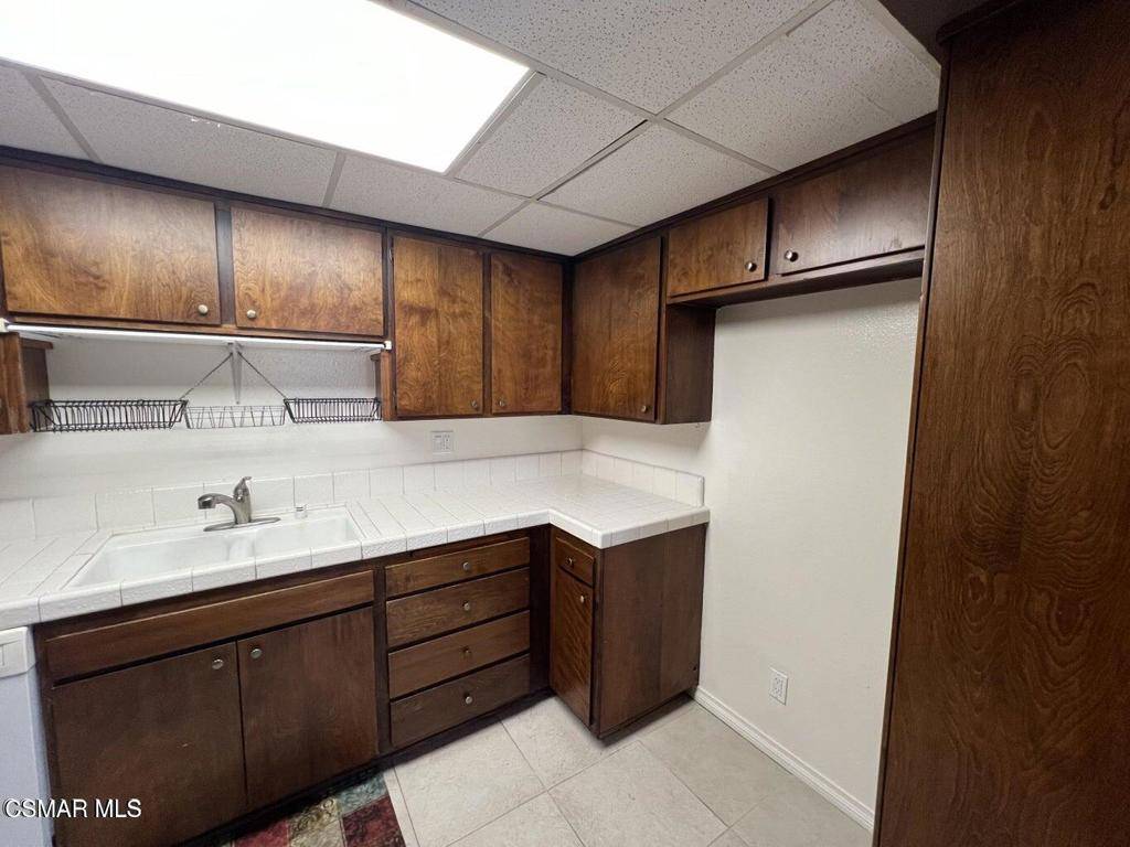 Tarzana, CA 91356,18617 Clark ST #4