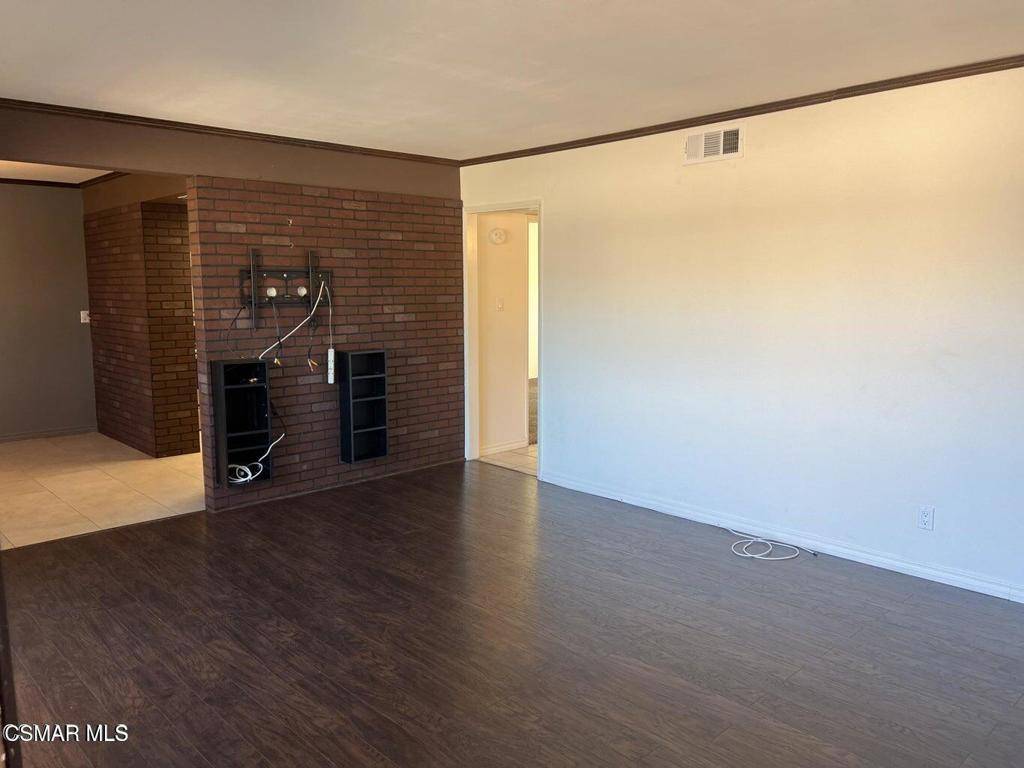Tarzana, CA 91356,18617 Clark ST #4