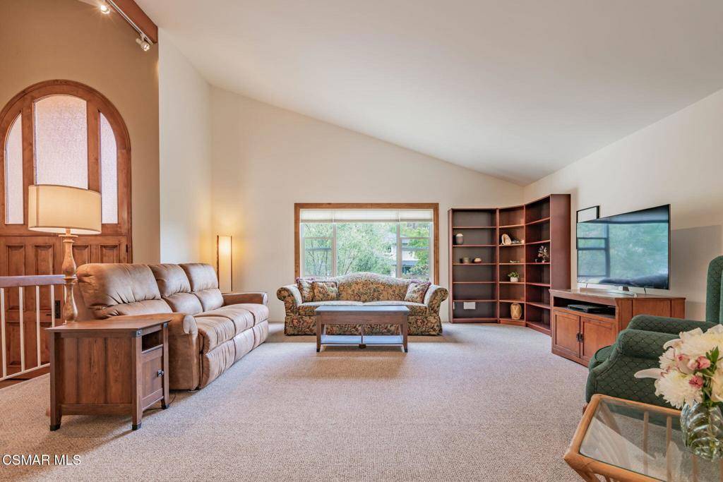 Thousand Oaks, CA 91360,265 W Sidlee ST