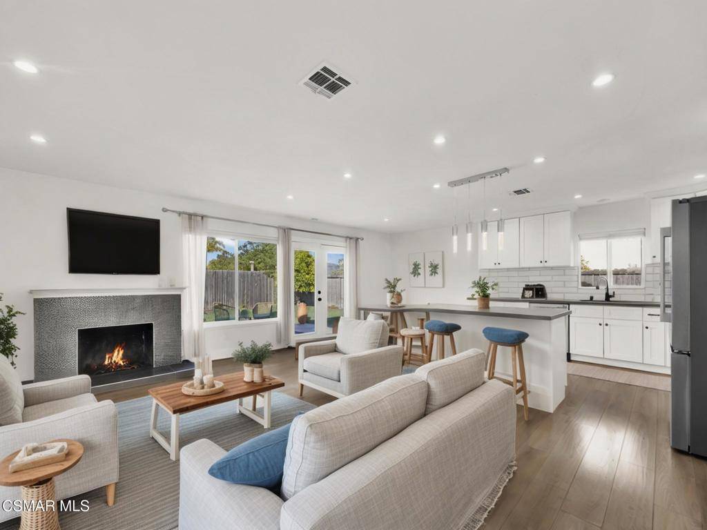 Newbury Park, CA 91320,898 Oakmound AVE