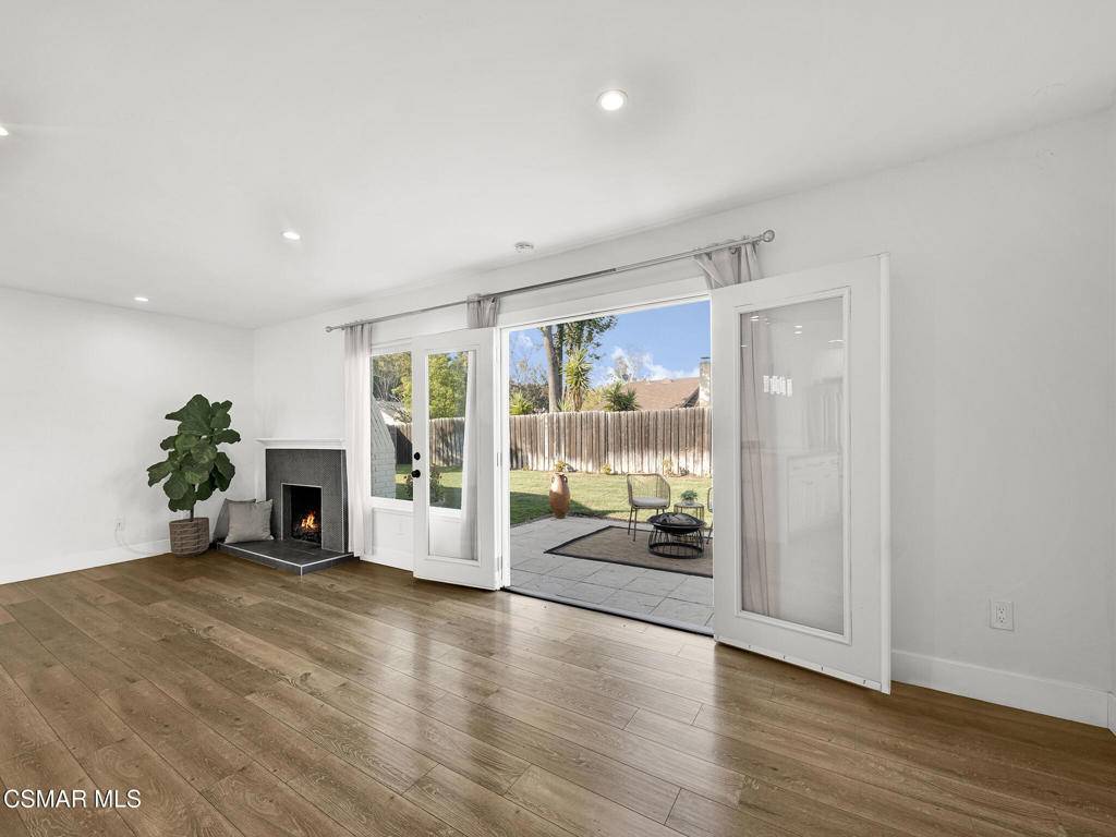 Newbury Park, CA 91320,898 Oakmound AVE