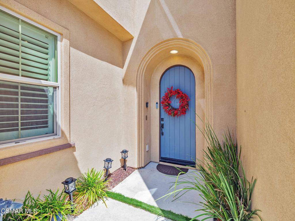 Saugus, CA 91350,27636 Camellia DR