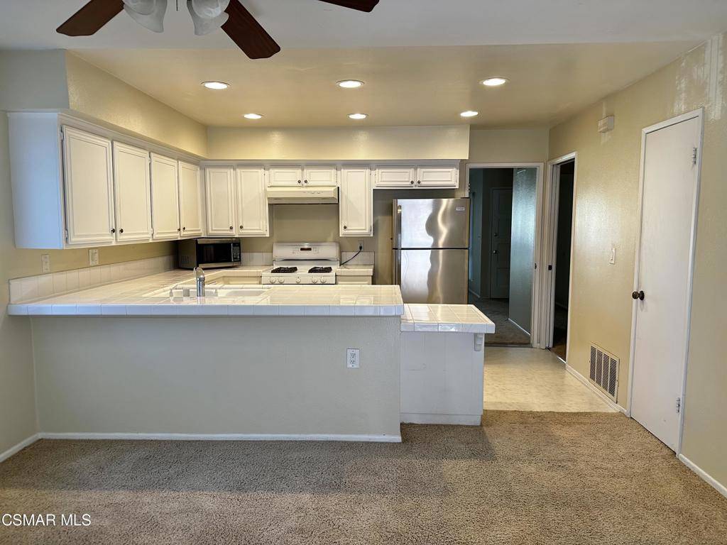 Westlake Village, CA 91361,2866 Lakeridge LN