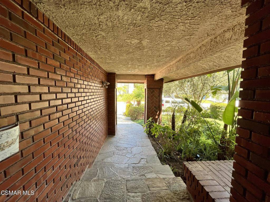 Agoura Hills, CA 91301,29160 Oakpath DR