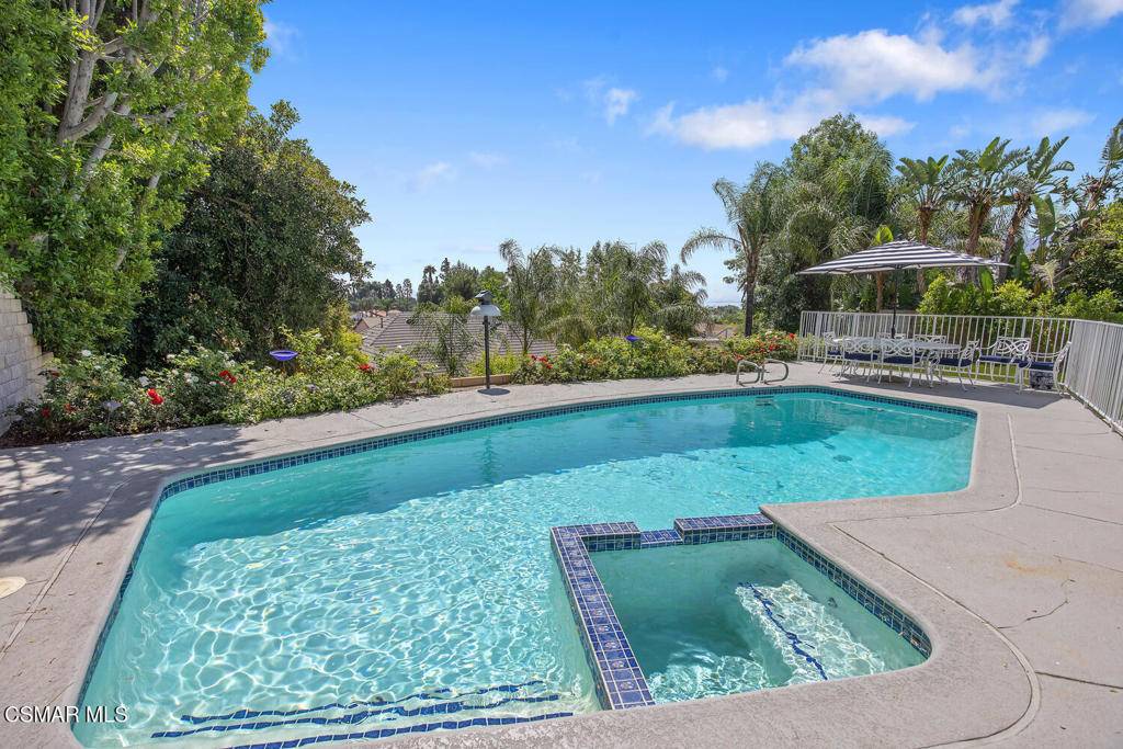 Chatsworth, CA 91311,10718 Limerick AVE