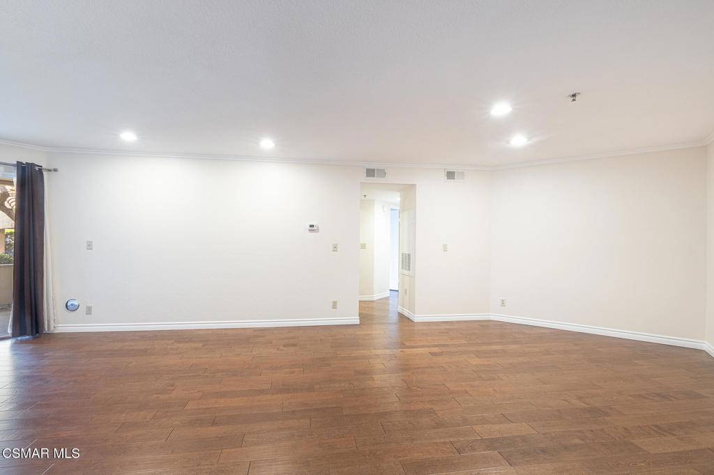 Oak Park, CA 91377,5744 Oak Bend LN #201