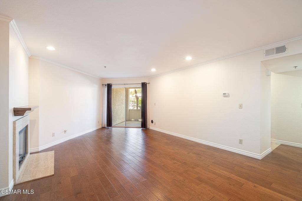 Oak Park, CA 91377,5744 Oak Bend LN #201