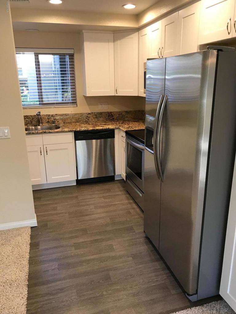 Thousand Oaks, CA 91360,245 Oak Leaf DR #104