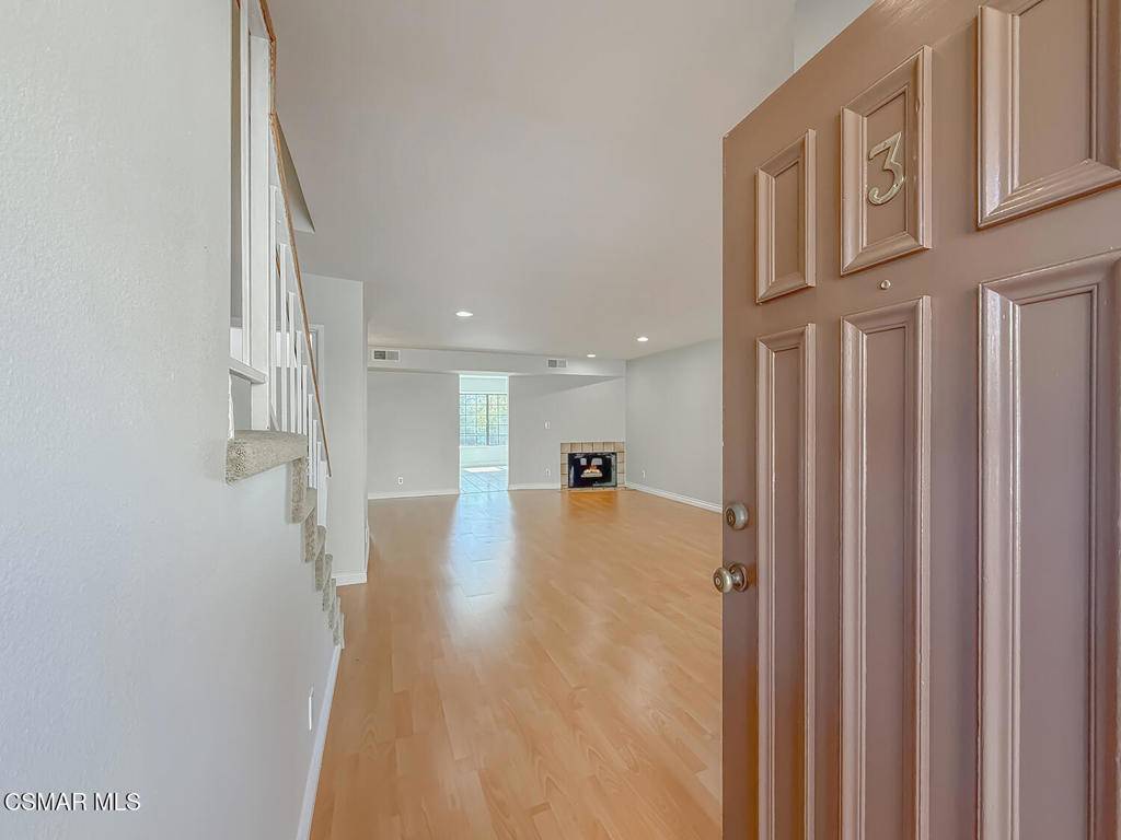 Woodland Hills, CA 91364,5404 Quakertown AVE #3