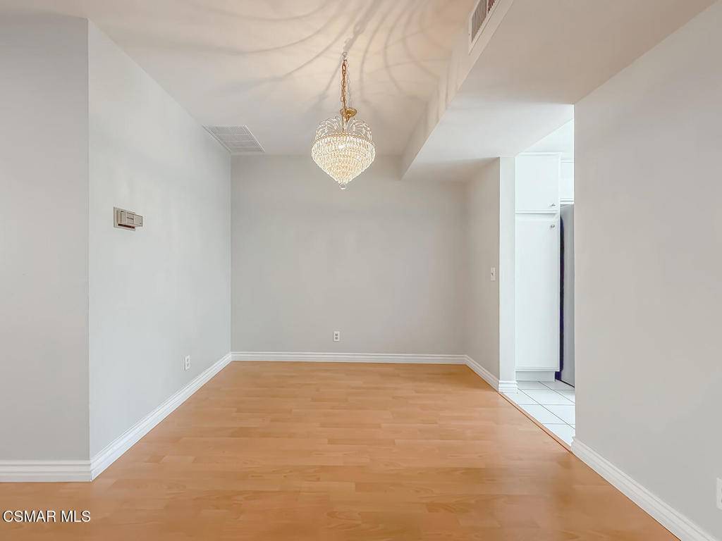 Woodland Hills, CA 91364,5404 Quakertown AVE #3