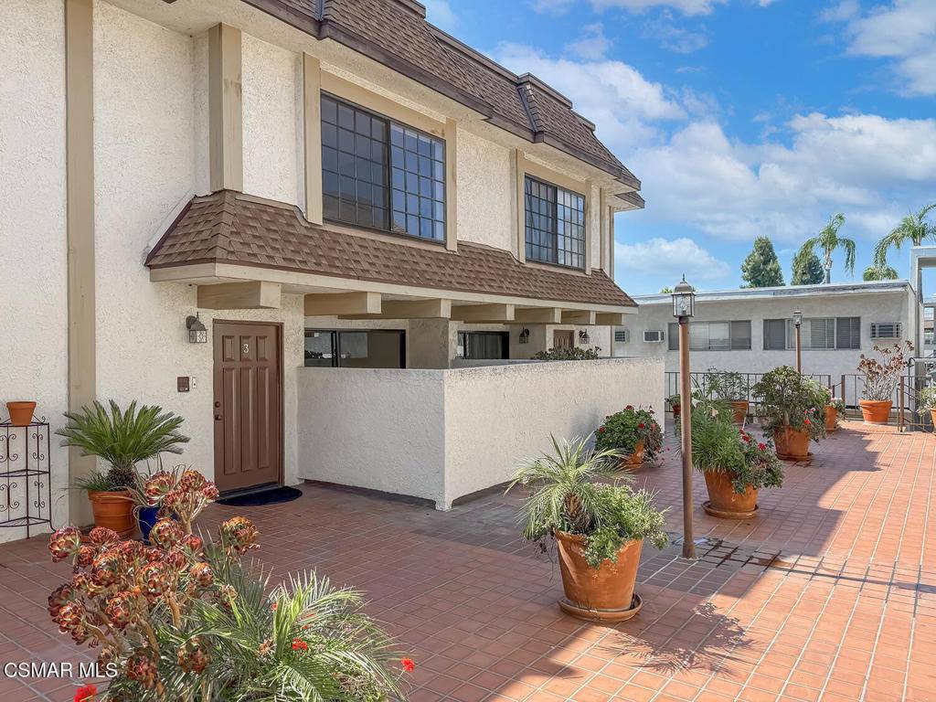 Woodland Hills, CA 91364,5404 Quakertown AVE #3