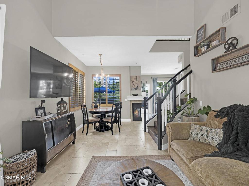 Simi Valley, CA 93065,293 Springmist LN
