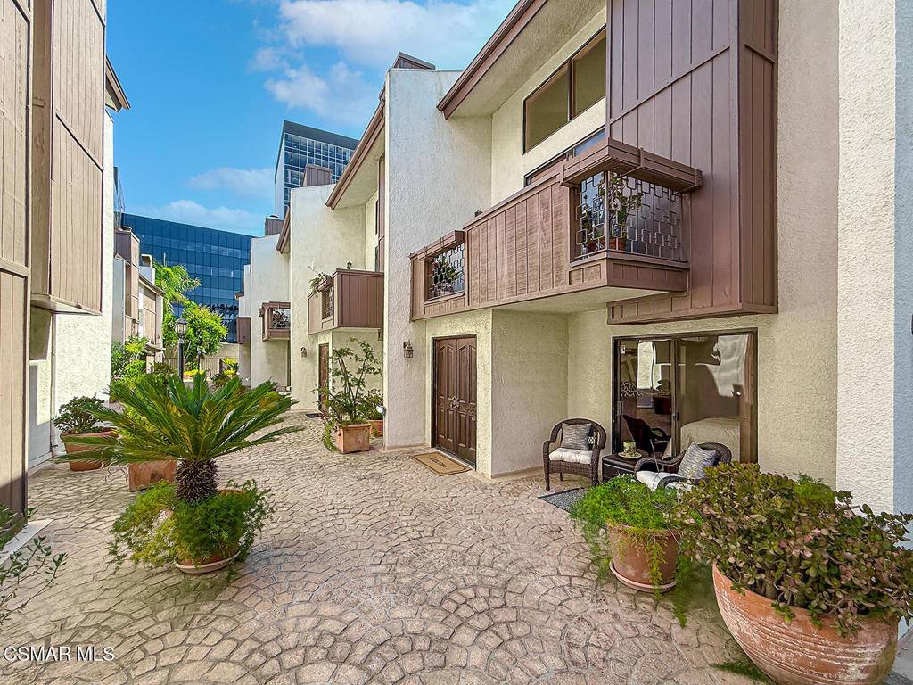 Encino, CA 91436,16030 Moorpark ST #10
