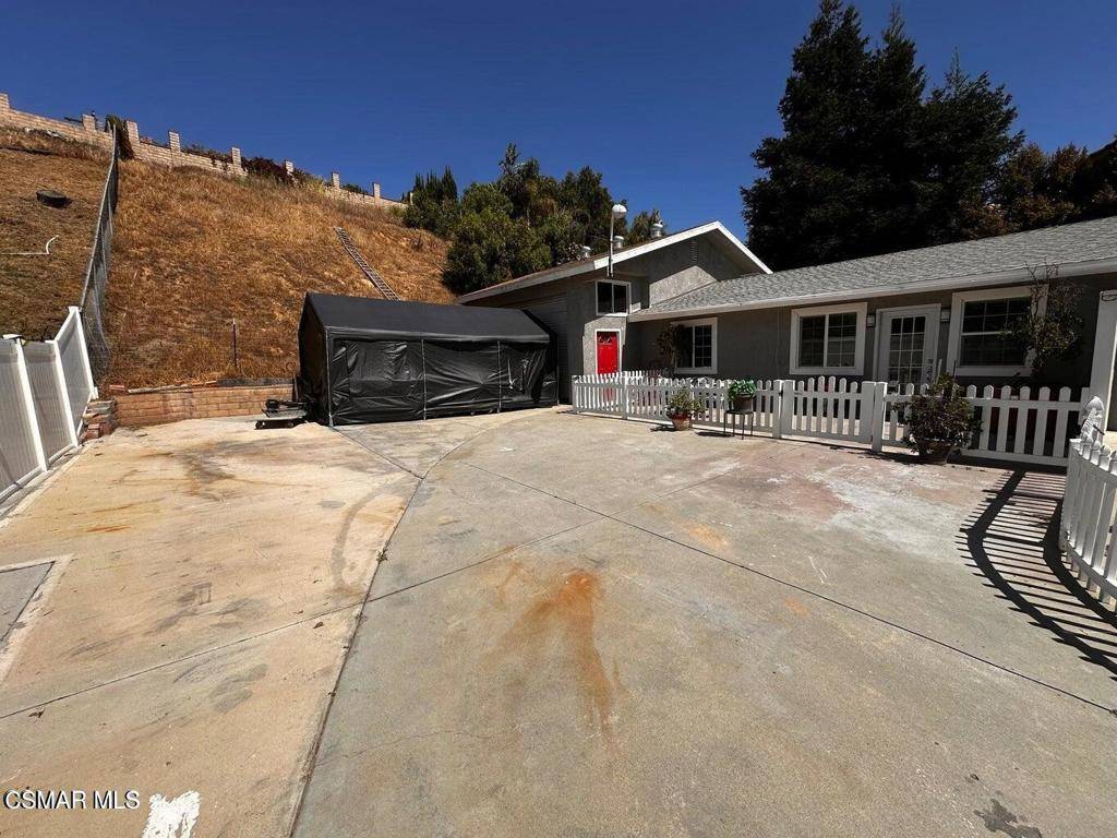 Simi Valley, CA 93065,718 Greenbriar AVE