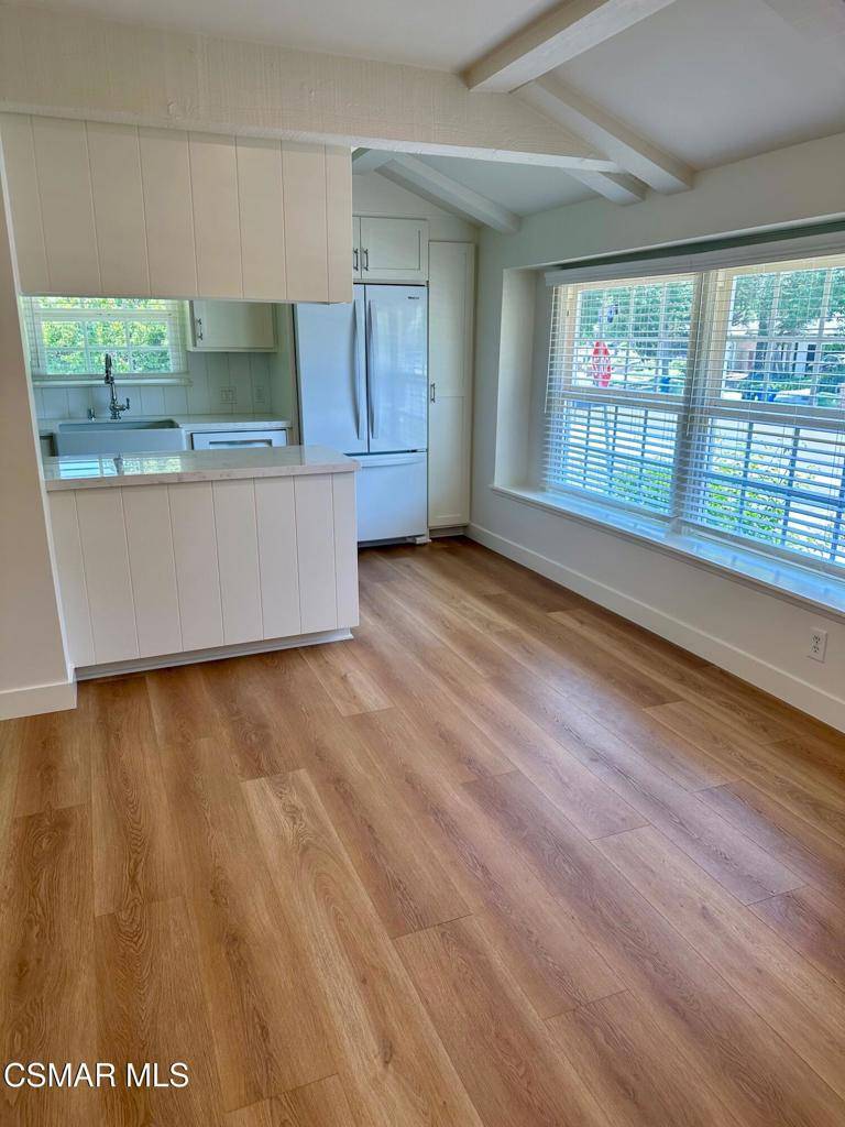 Woodland Hills, CA 91367,23939 Oxnard ST