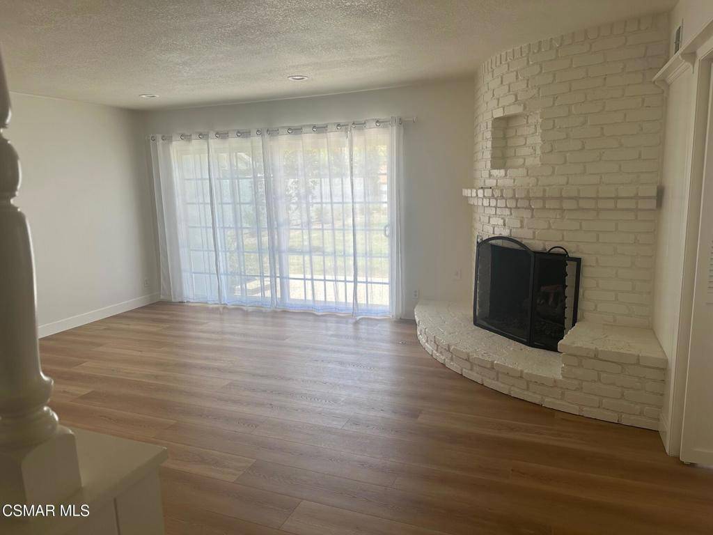 Woodland Hills, CA 91367,23939 Oxnard ST