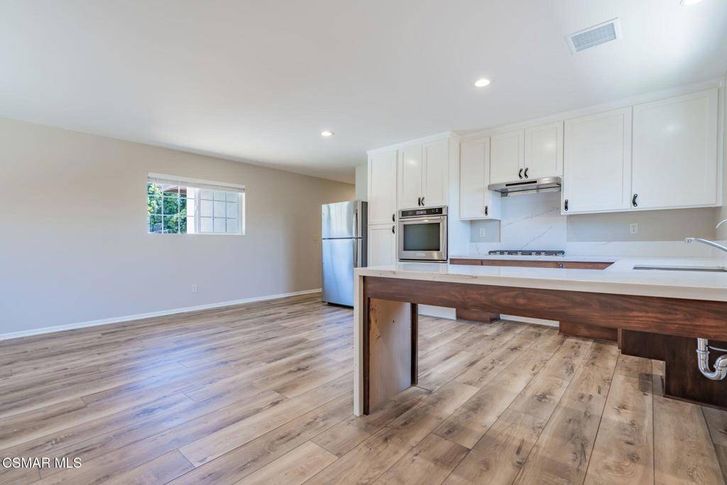 Simi Valley, CA 93063,3242 Hereford CT #B