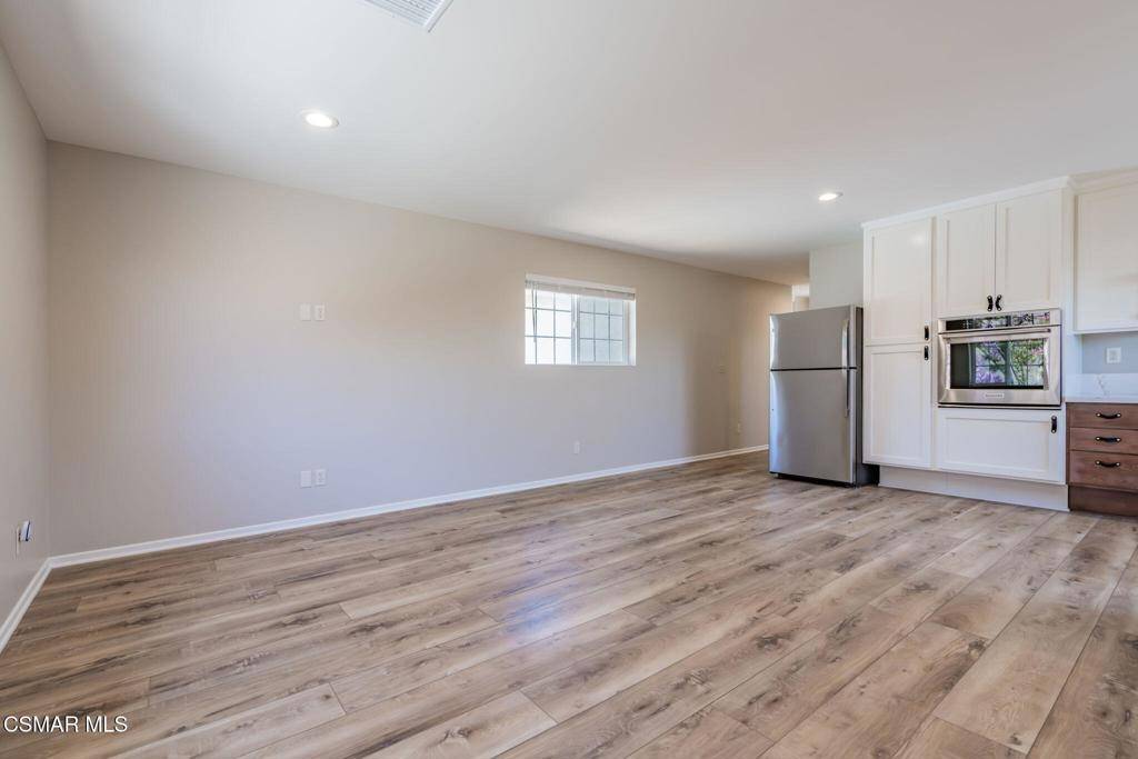 Simi Valley, CA 93063,3242 Hereford CT #B