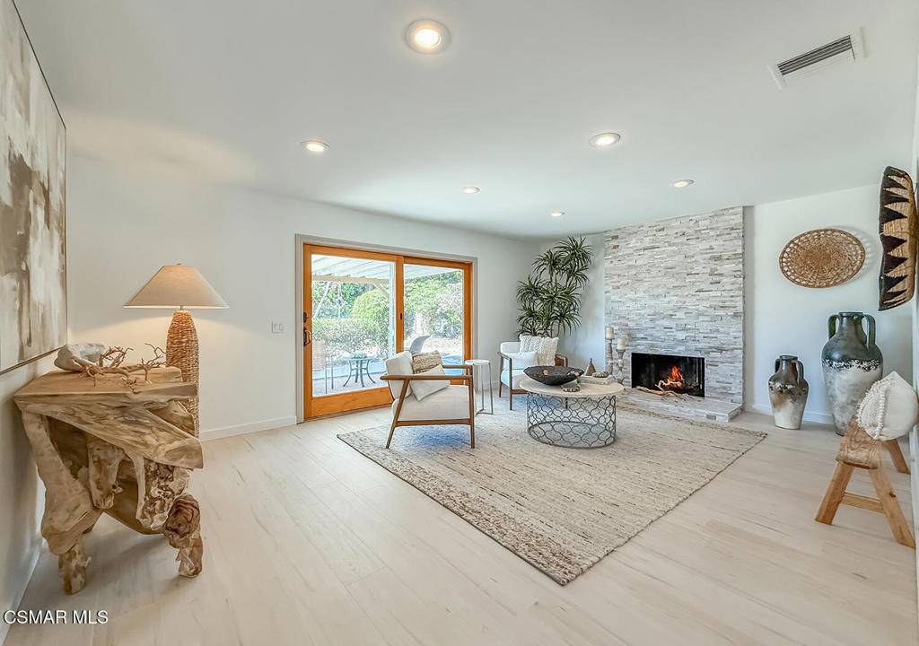 Thousand Oaks, CA 91360,166 Sandberg ST