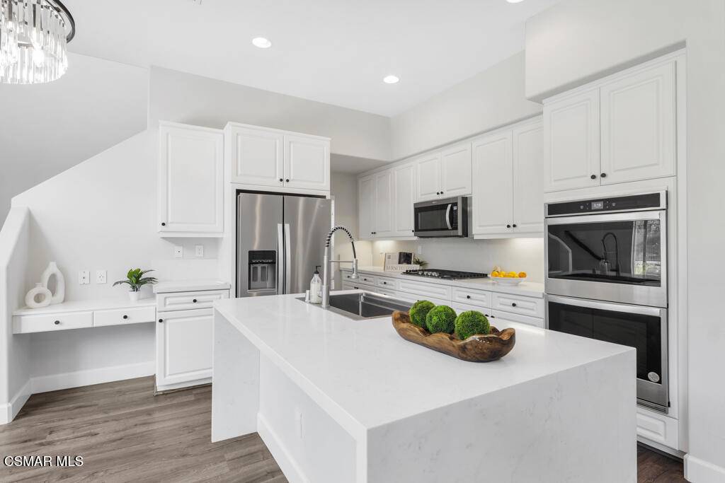 Thousand Oaks, CA 91362,2775 Florentine CT