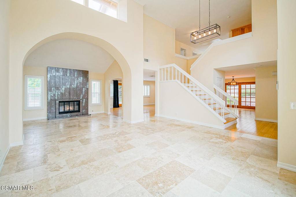 Thousand Oaks, CA 91362,2111 Peak PL