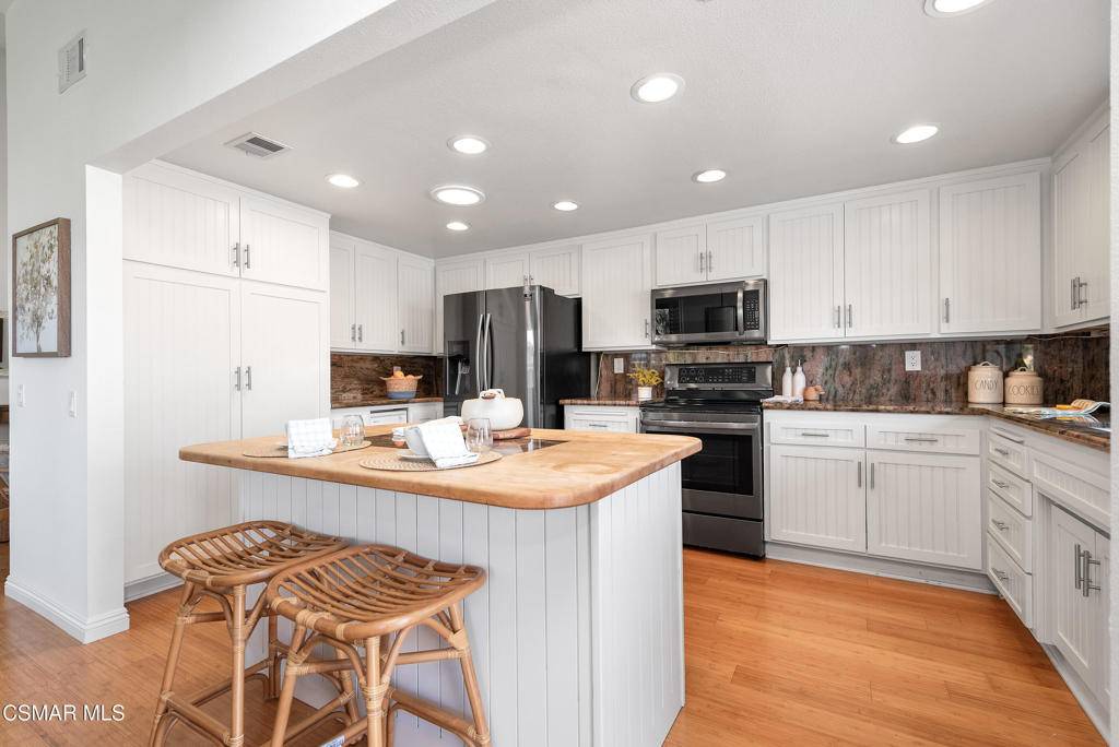 Camarillo, CA 93010,1688 Dockside LN