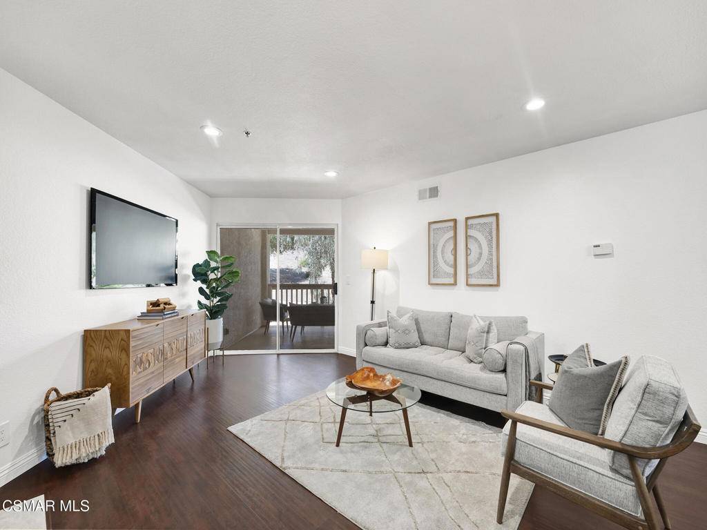Oak Park, CA 91377,5837 Oak Bend Ln #307