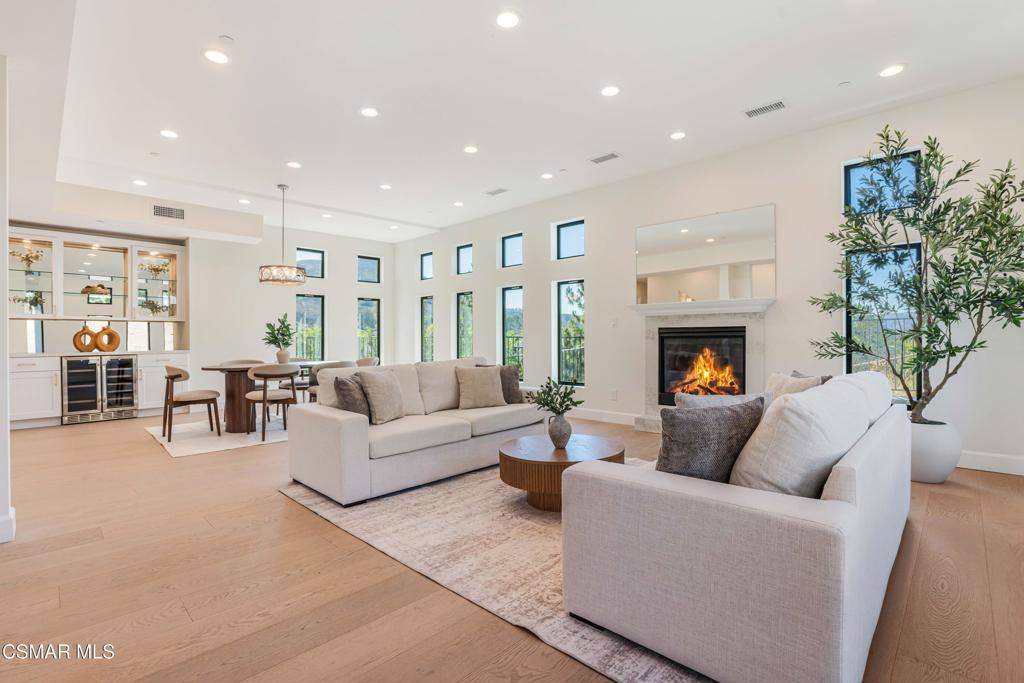Simi Valley, CA 93065,252 Capri DR