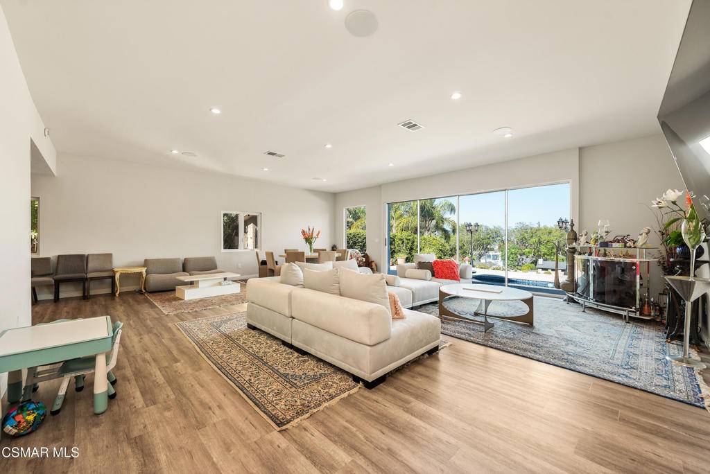 Sherman Oaks, CA 91423,4148 Camino De La Cumbre