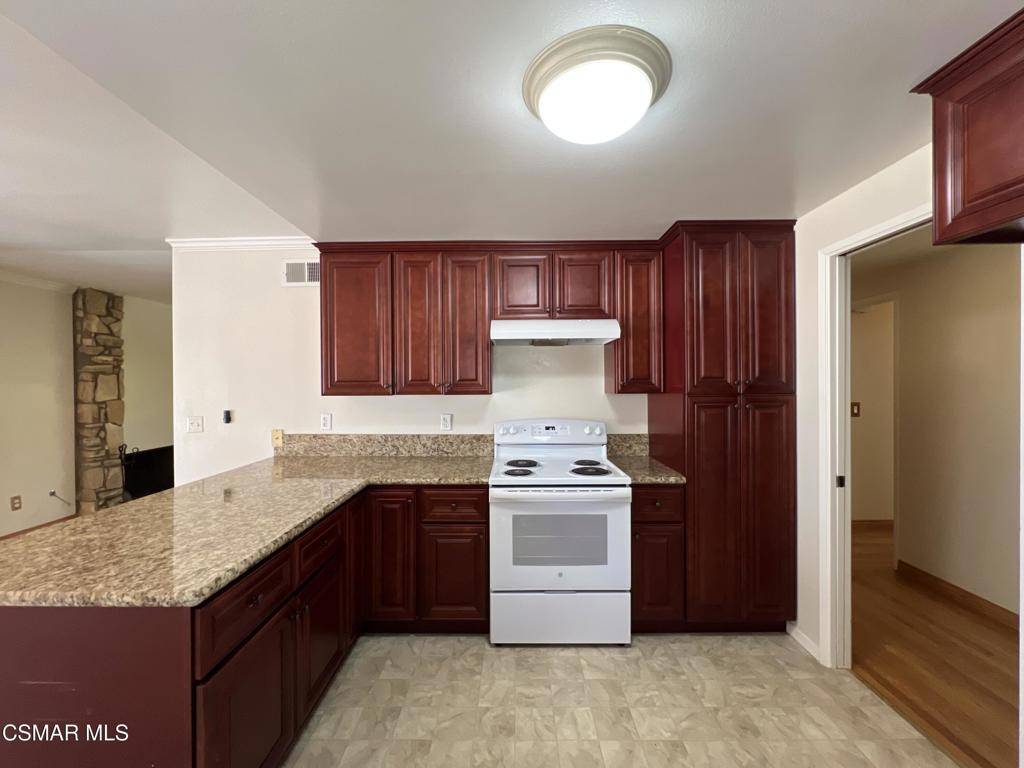 Thousand Oaks, CA 91320,1287 Knollwood DR