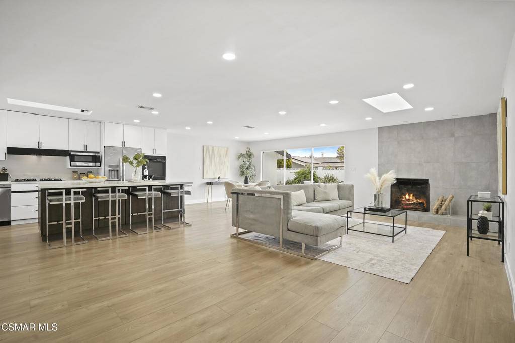 Thousand Oaks, CA 91320,174 Wendy DR