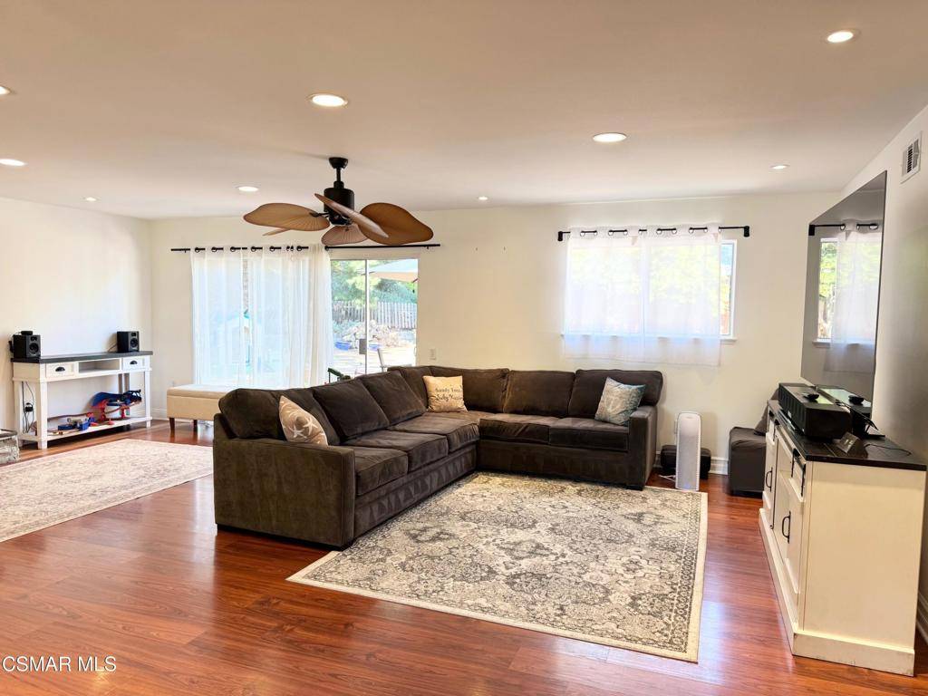 Calabasas, CA 91302,5808 Greenview RD